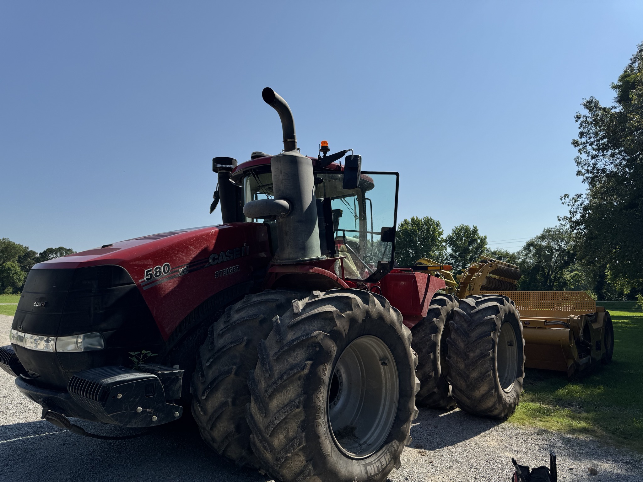 Case IH Steiger tractor with dirt pan scraper at Dirt Pan Depot in Marked Tree, AR Case IH Steiger tractor with dirt pan scraper at Dirt Pan Depot in Marked Tree, AR